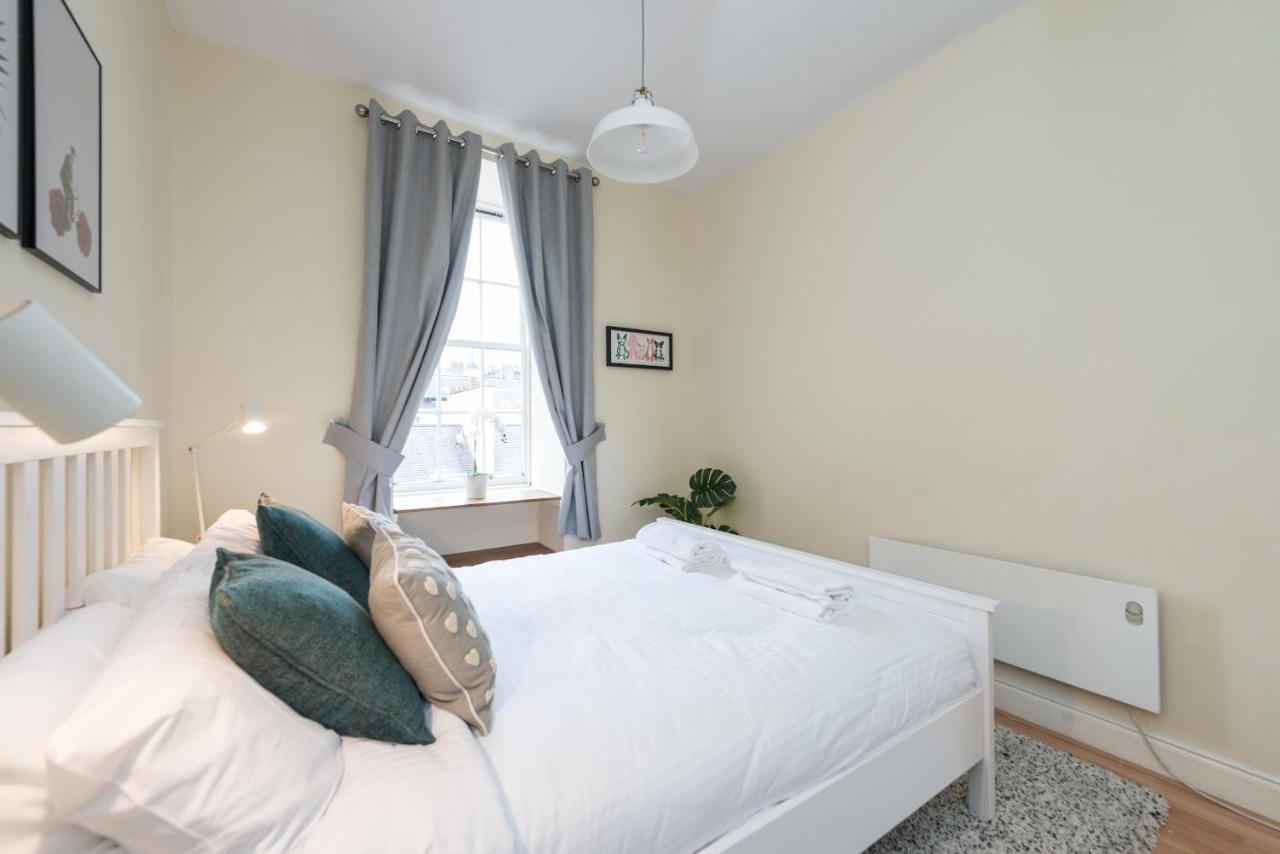 Bright And Modern 2 Bed Apartment Edinburg Exteriör bild